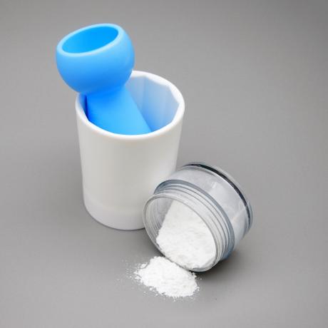 Pivotell pill crusher pot